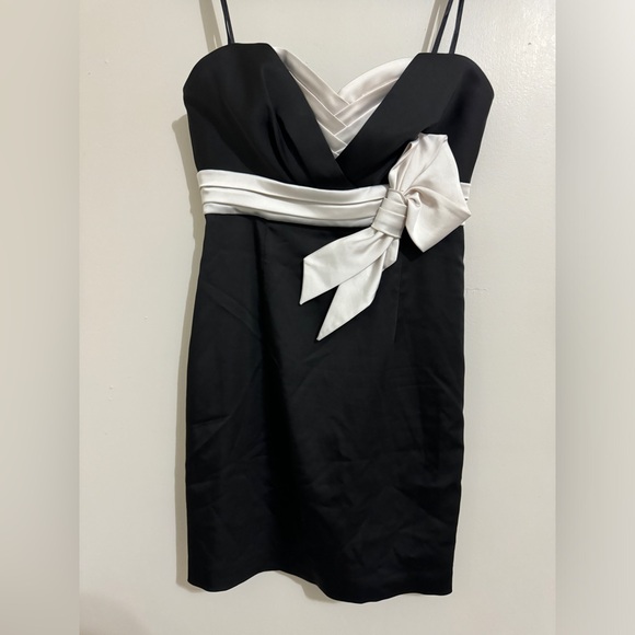 BCBG Max Azria Black Strapless White Satin Bow Cocktail Dress Size 8 - Picture 2 of 14